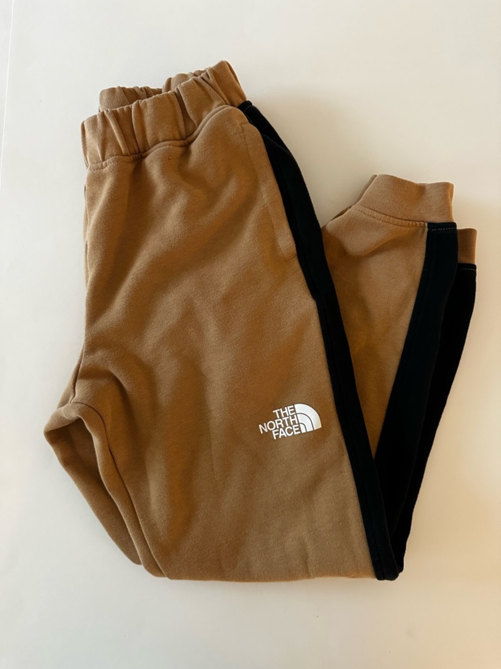 The North Face Evolution Cocoon Fit Sweatpants, Tan And Black, Boys Large (12Y)
